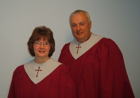 Two choir members at the Paoli United Methodist Church.