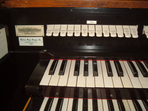Manuals or keyboards and stops of the pipe organ.